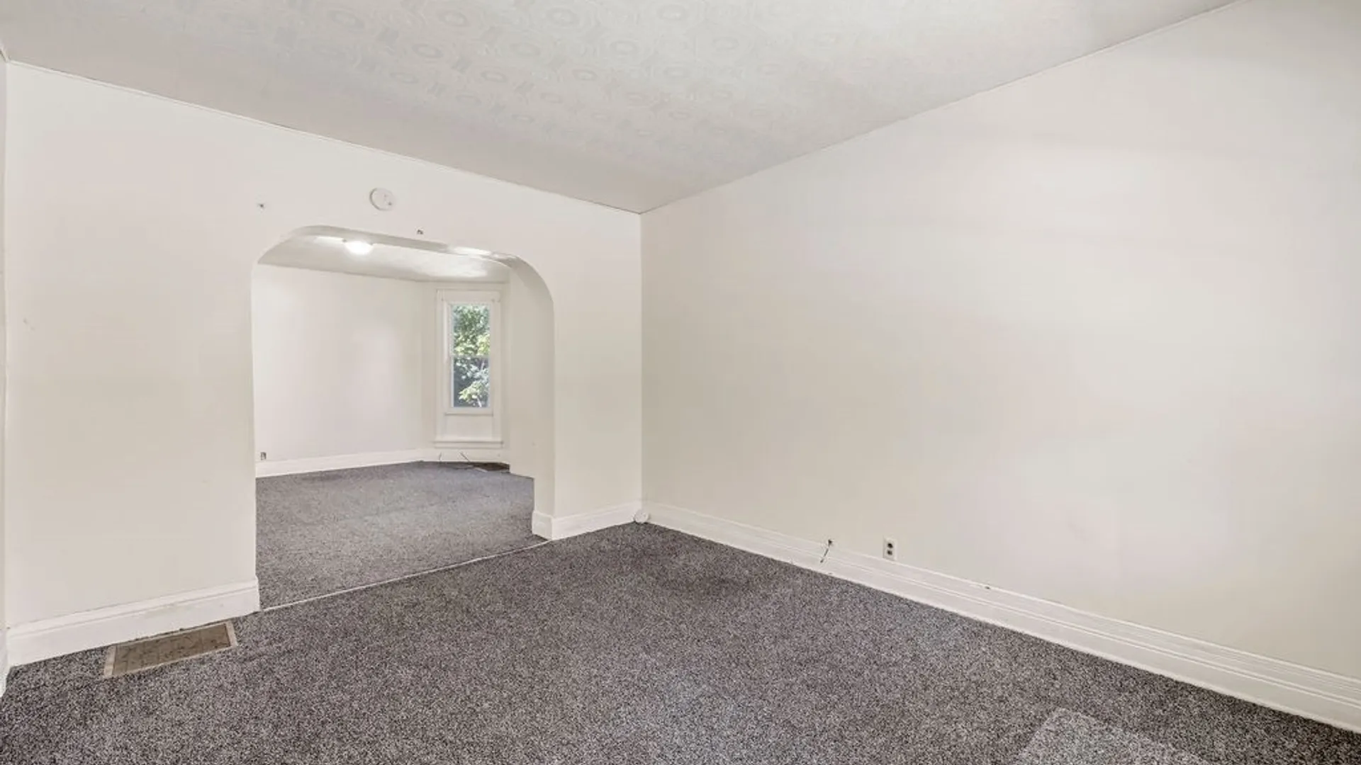 Property at 504 Woodlawn Avenue, Buffalo, NY 14208 6
