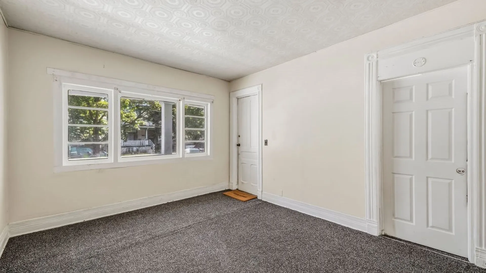 Property at 504 Woodlawn Avenue, Buffalo, NY 14208 7