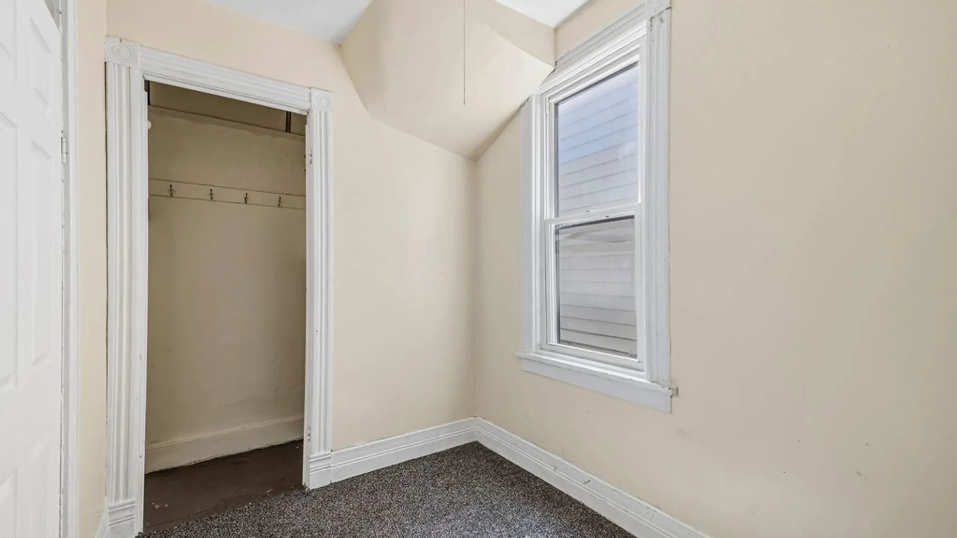 Property at 504 Woodlawn Avenue, Buffalo, NY 14208 8