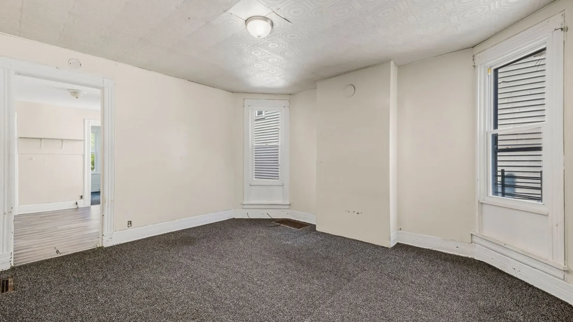 Property at 504 Woodlawn Avenue, Buffalo, NY 14208 9