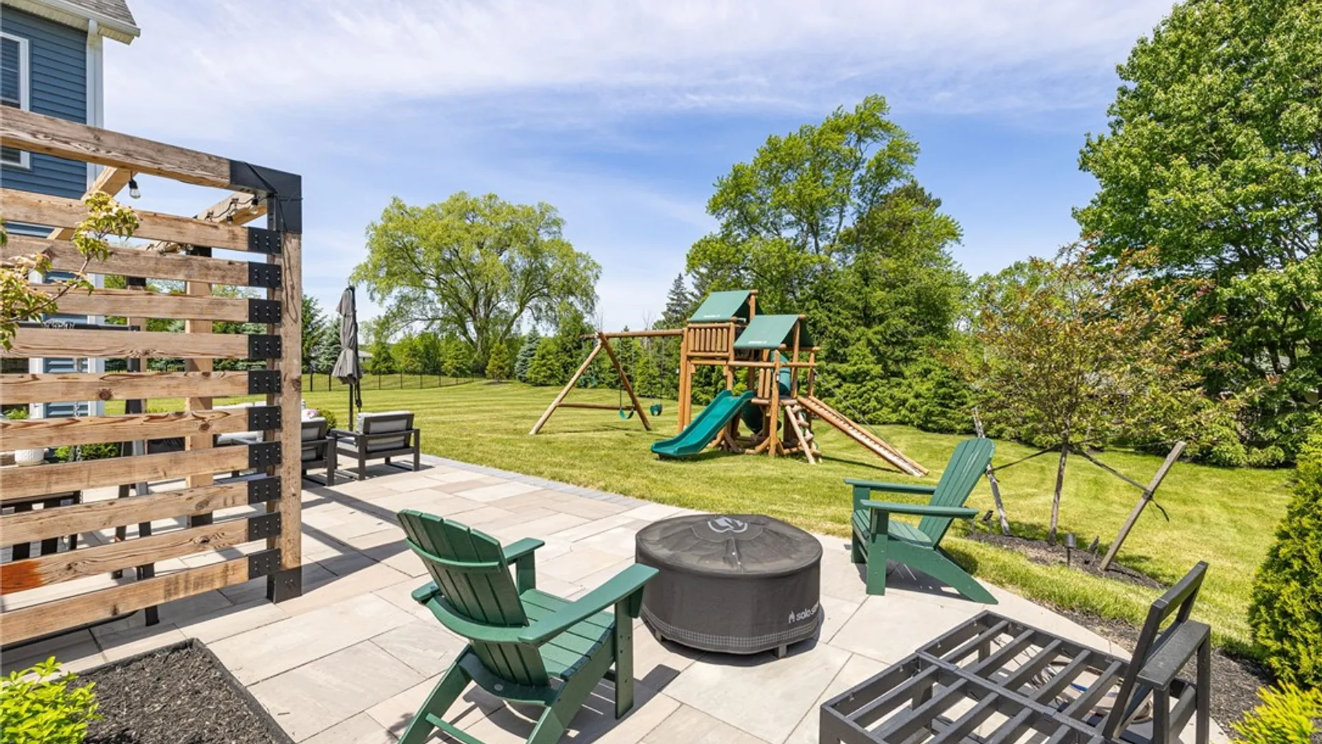 Property at 8 Ravenna Crescent, Pittsford, NY 14534 43