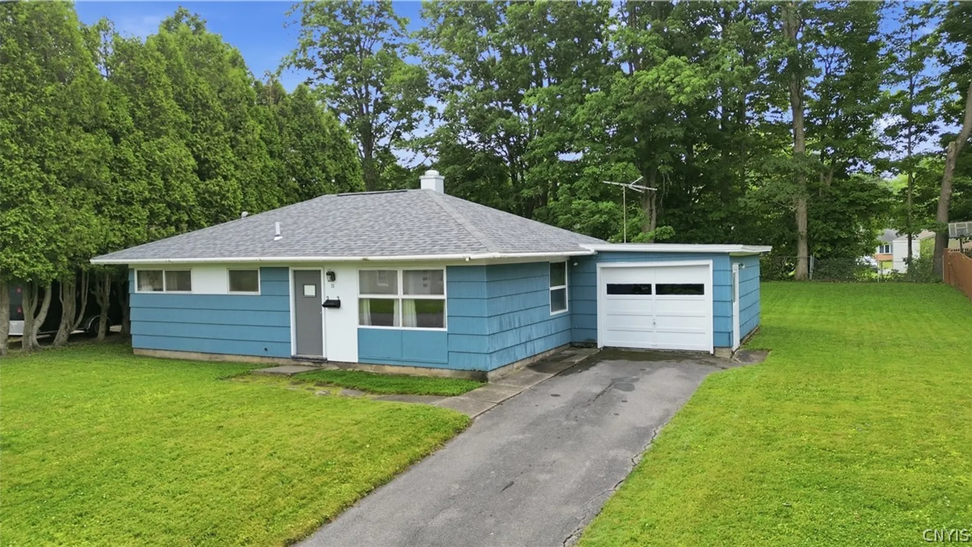 Property at 27 Pinecrest Road, New Hartford, NY 13413 28