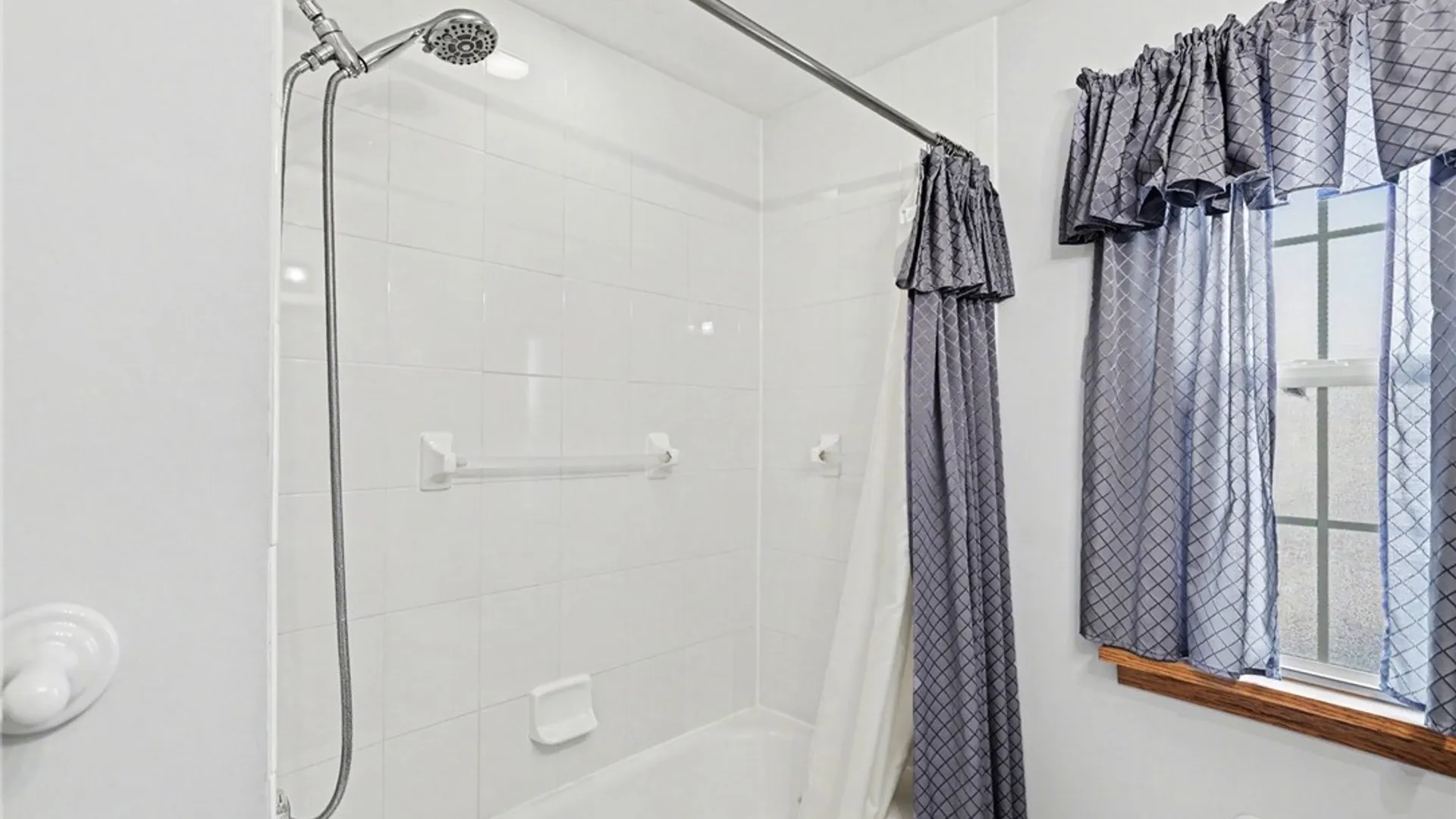 Property at 26 Surrey Road, Greece, NY 14616 13