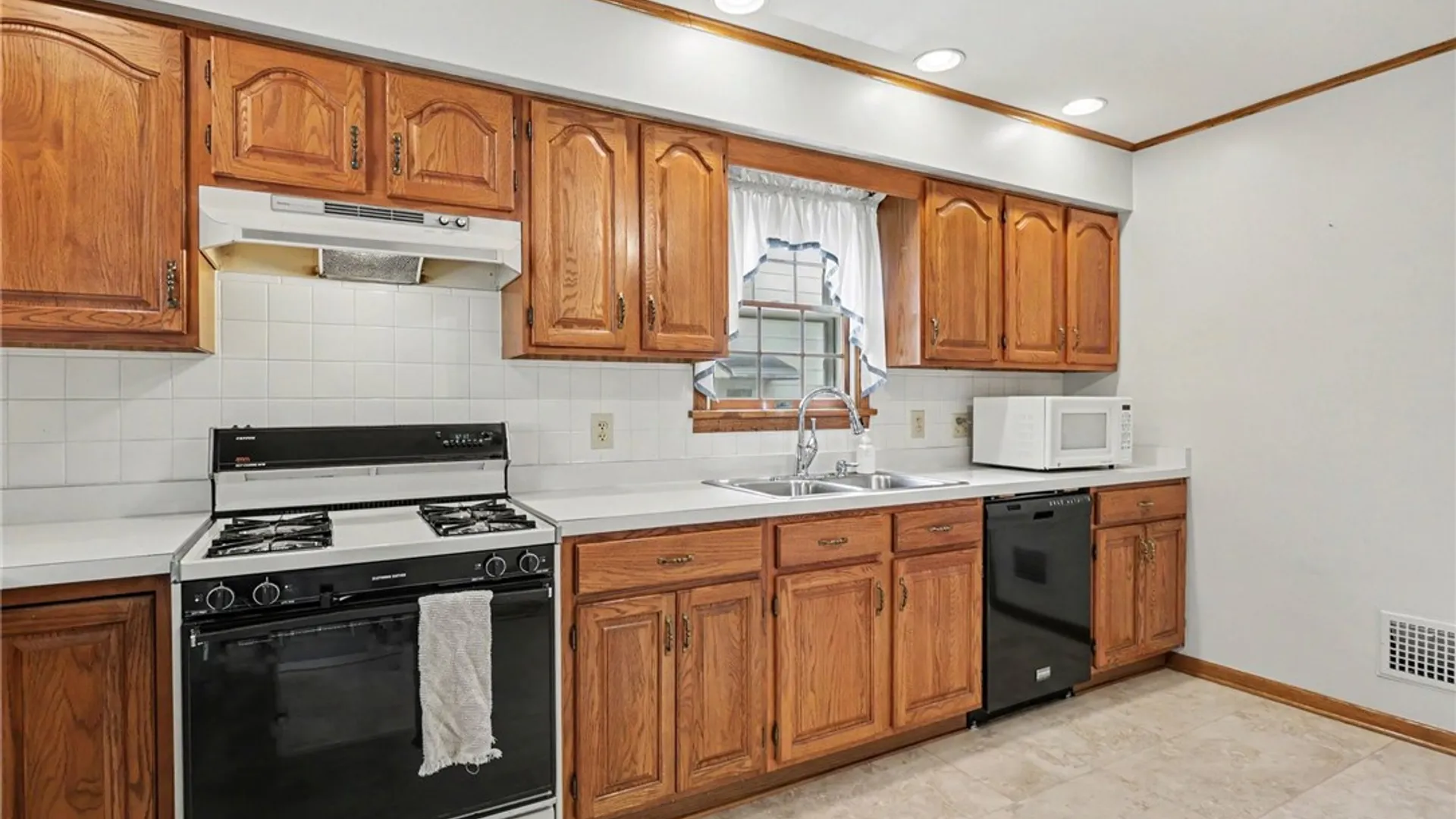 Property at 26 Surrey Road, Greece, NY 14616 6
