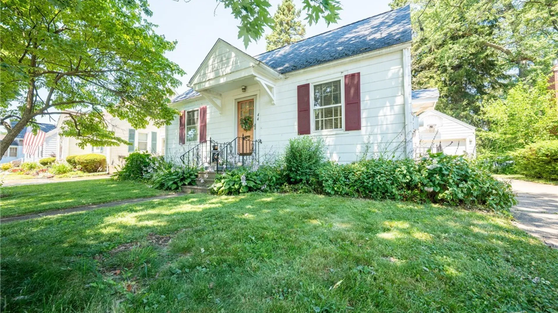 Property at 44 Beverly Place, Hamburg, NY 14075 2