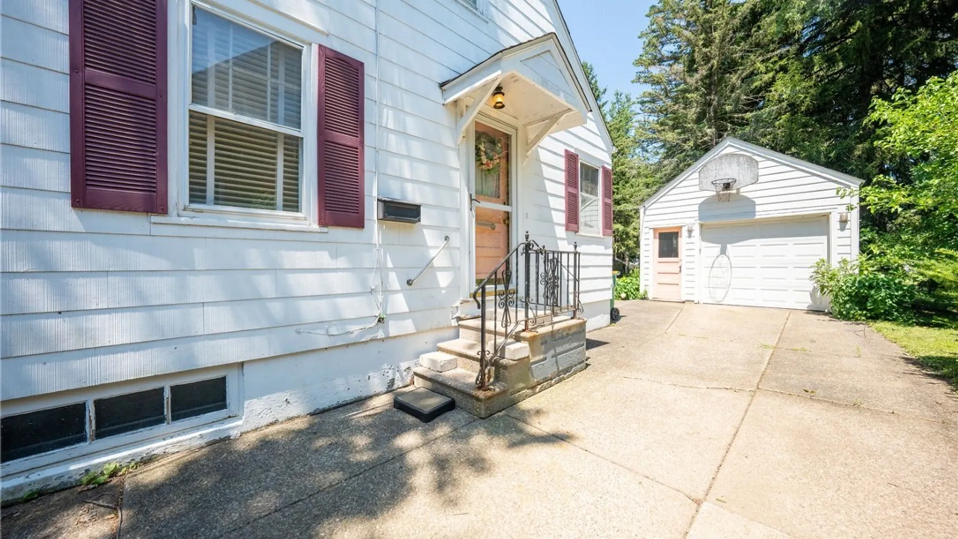 Property at 44 Beverly Place, Hamburg, NY 14075 29