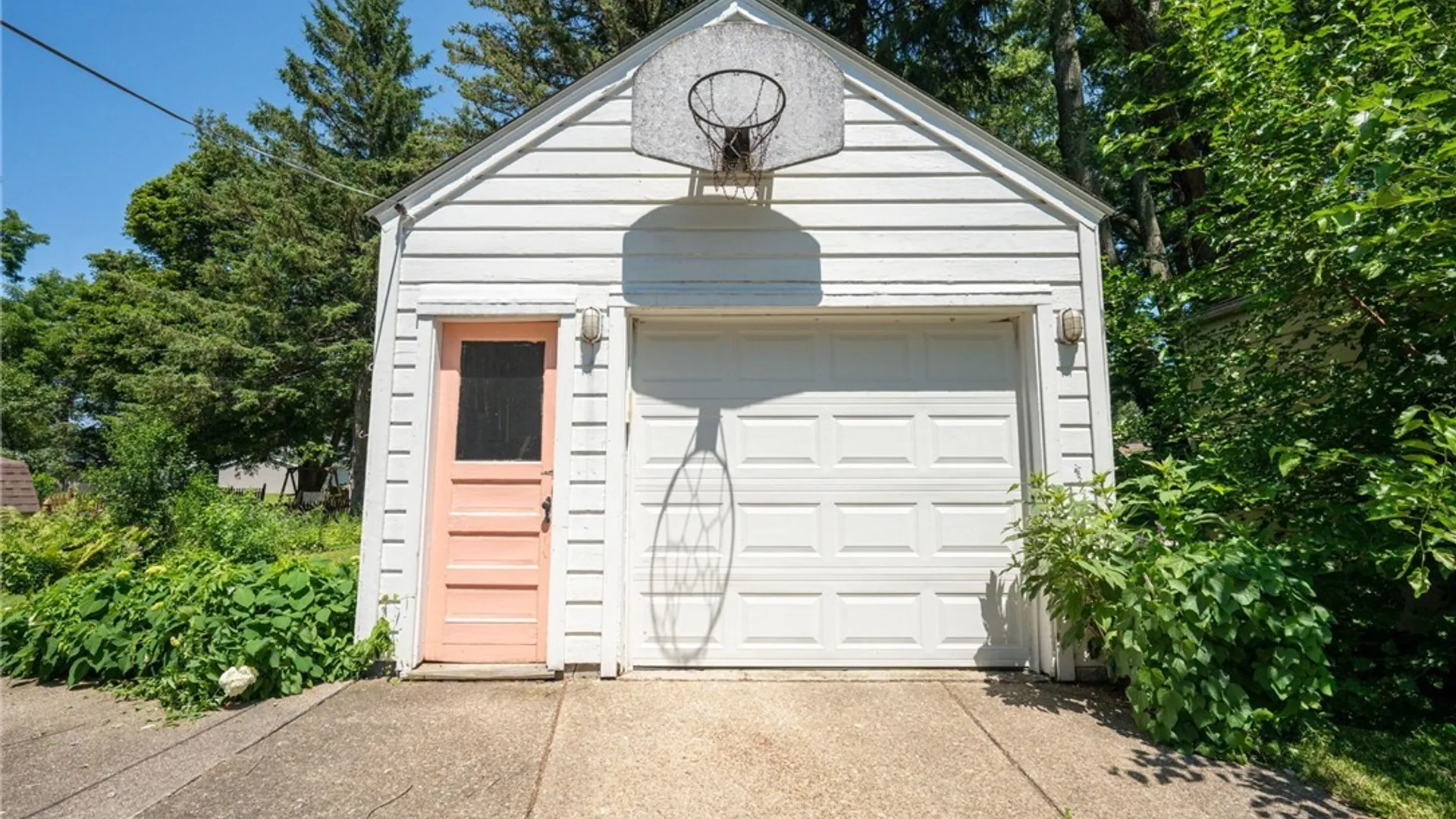 Property at 44 Beverly Place, Hamburg, NY 14075 31