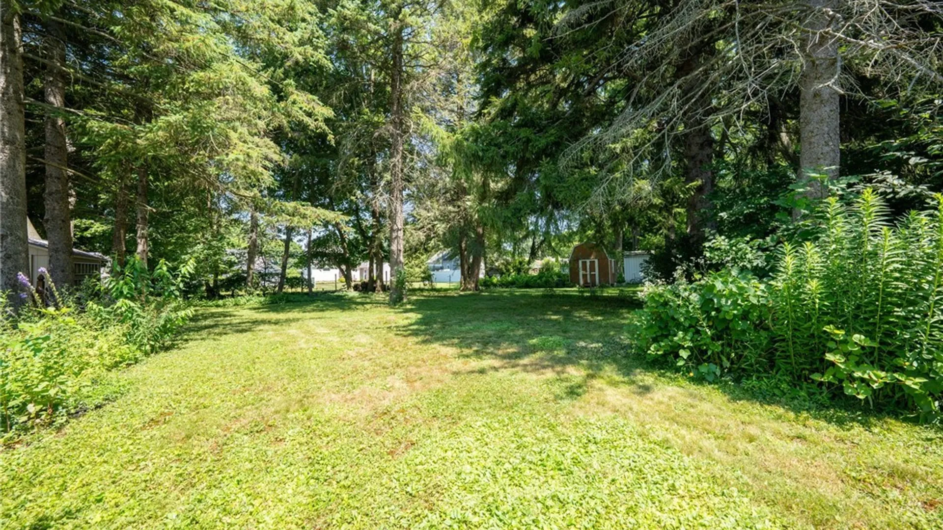 Property at 44 Beverly Place, Hamburg, NY 14075 34