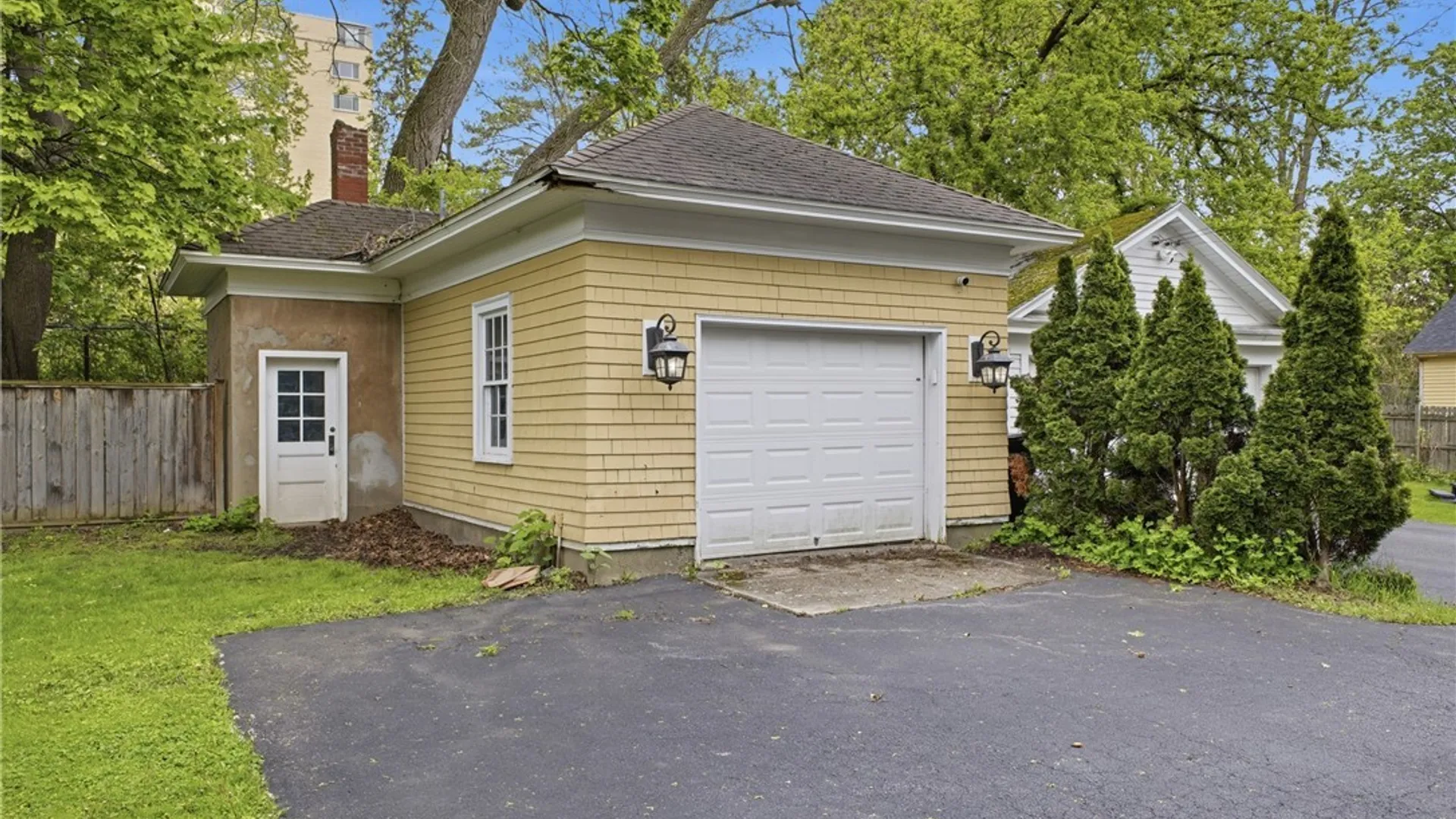 Property at 216 Highland Avenue, Syracuse, NY 13203 44