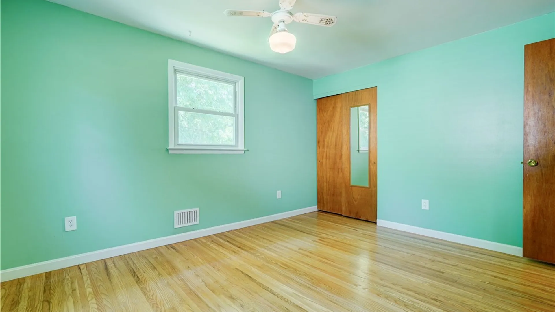 Property at 118 Underwood Avenue, Parma, NY 14468 21