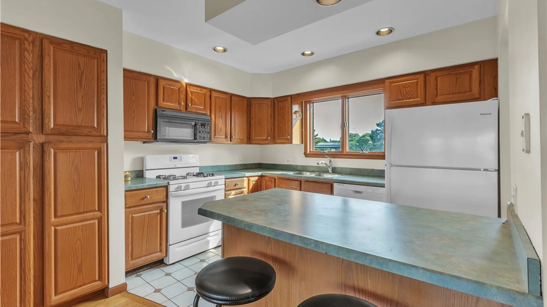 Property at 418 Lakefront Blvd, Buffalo, NY 14202 12