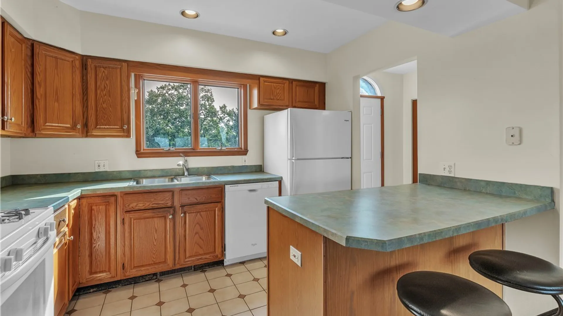 Property at 418 Lakefront Blvd, Buffalo, NY 14202 13