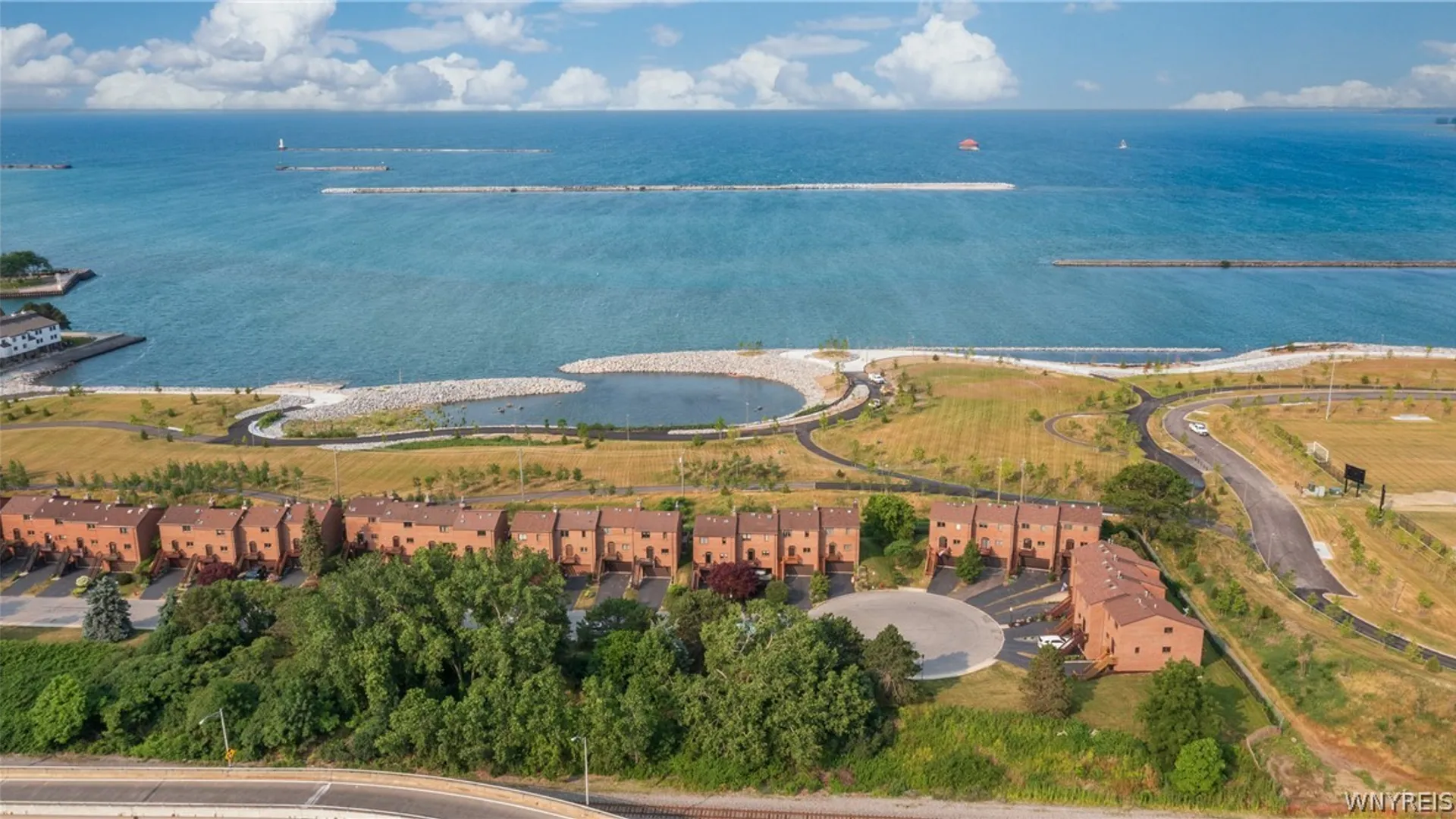 Property at 418 Lakefront Blvd, Buffalo, NY 14202 9