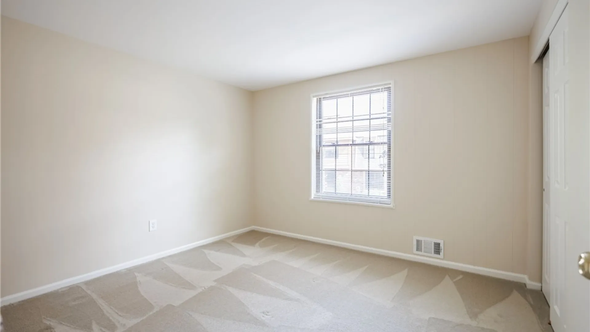 Property at 18 Dunbridge Heights, Perinton, NY 14450 22