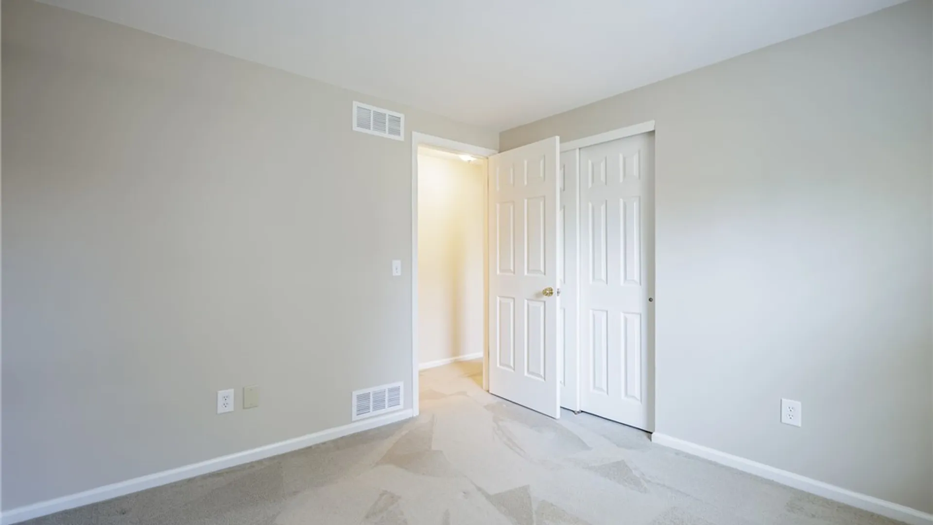 Property at 18 Dunbridge Heights, Perinton, NY 14450 24