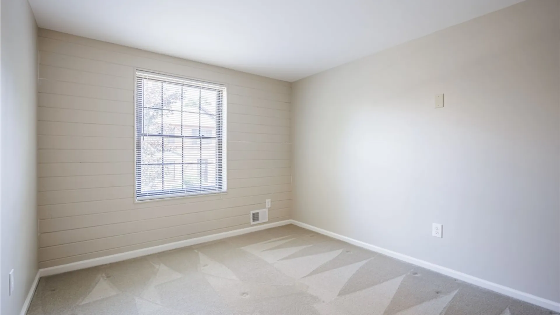 Property at 18 Dunbridge Heights, Perinton, NY 14450 25