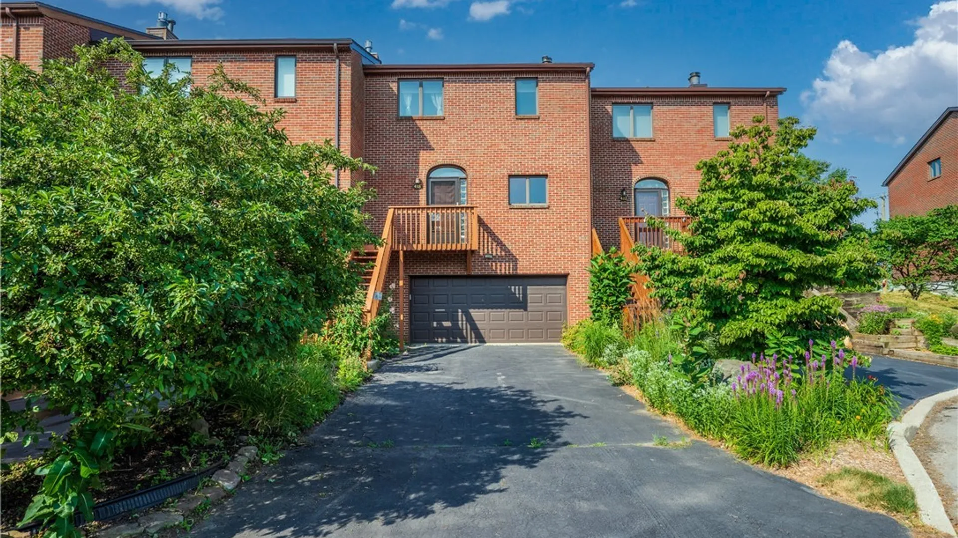 Property at 418 Lakefront Boulevard, Buffalo, NY 14202 3