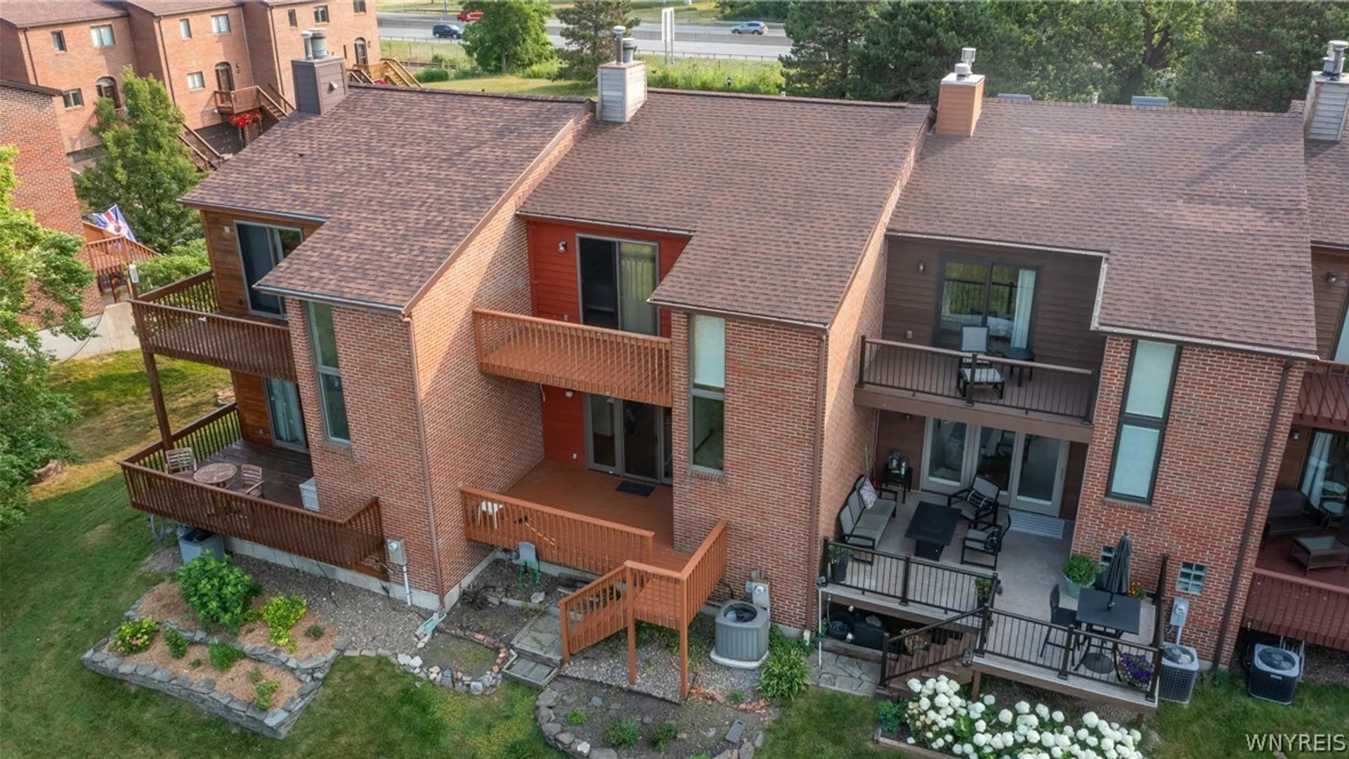 Property at 418 Lakefront Boulevard, Buffalo, NY 14202 9