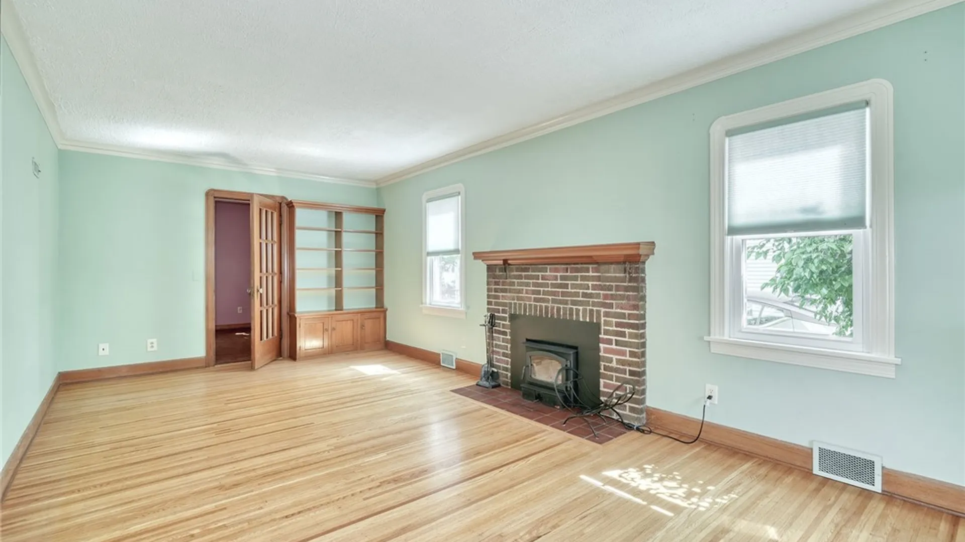 Property at 136 Hoover Road, Irondequoit, NY 14617 3