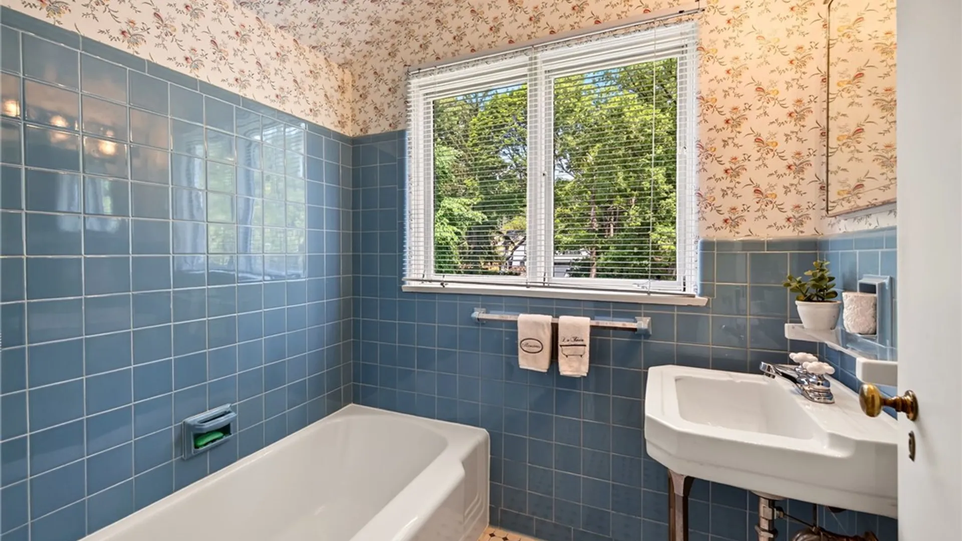 Property at 25 Oak Lane, Brighton, NY 14610 34
