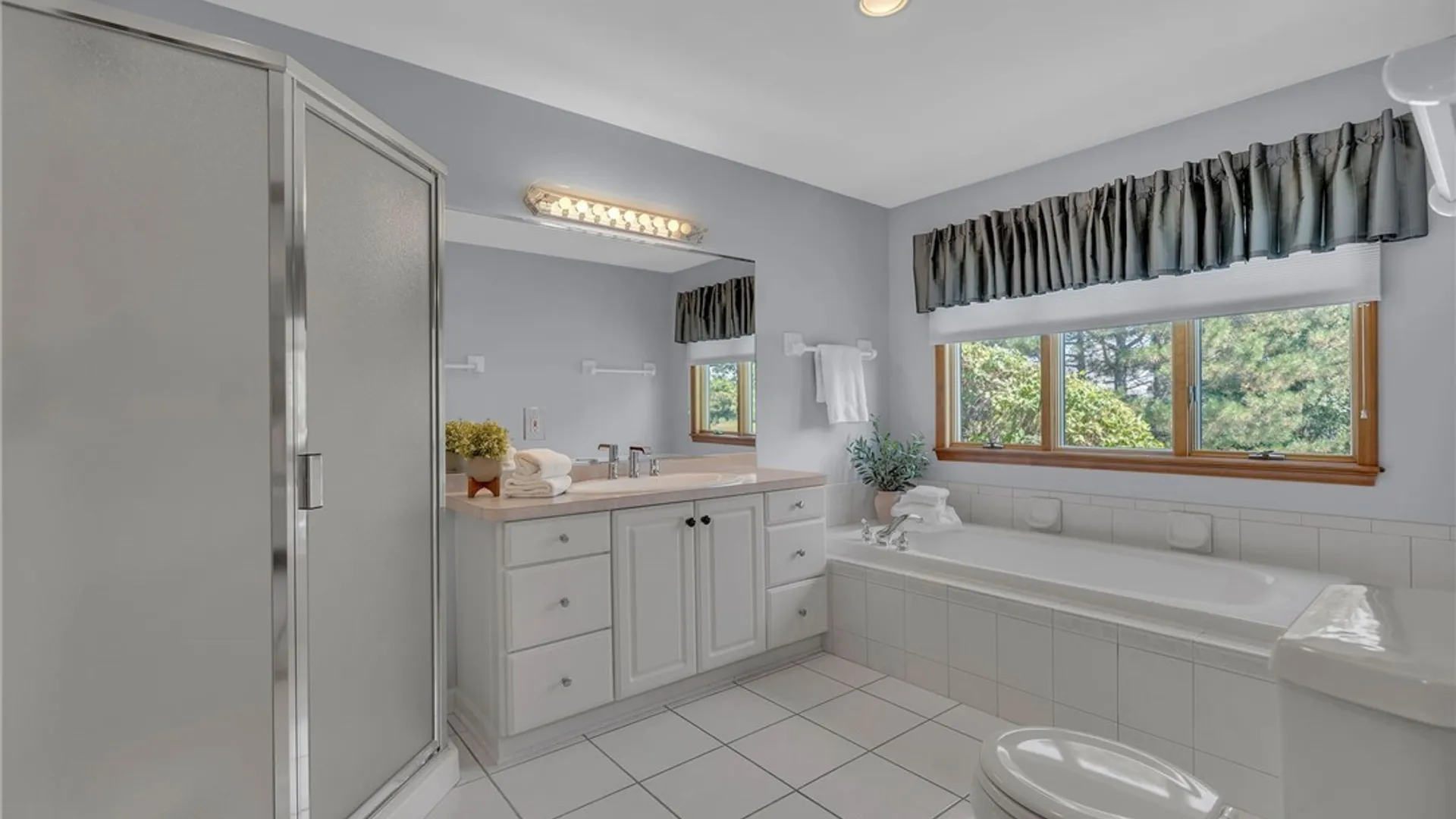 Property at 6195 Blossom Ct, Clarence, NY 14051 28