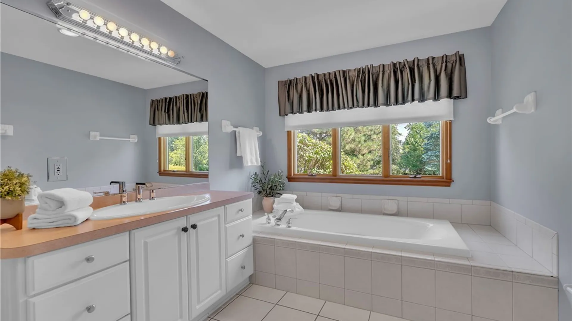 Property at 6195 Blossom Ct, Clarence, NY 14051 29