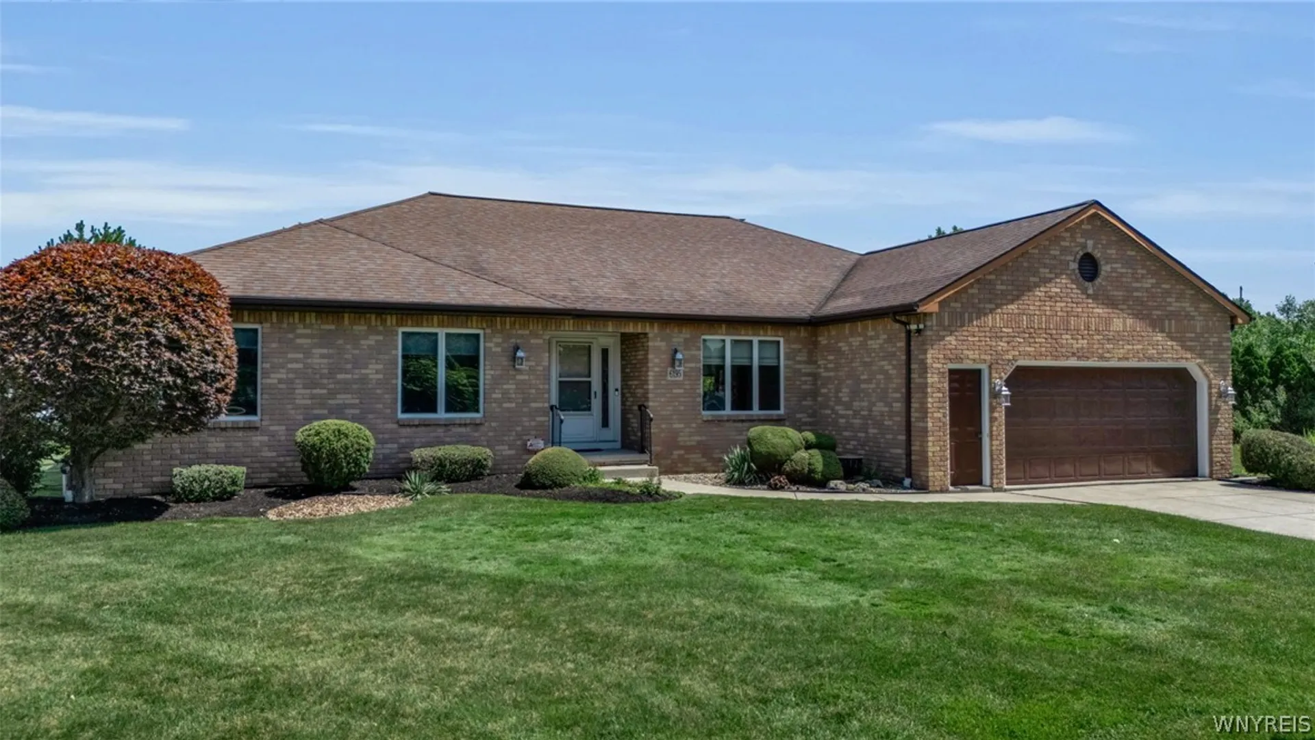 Property at 6195 Blossom Ct, Clarence, NY 14051 4