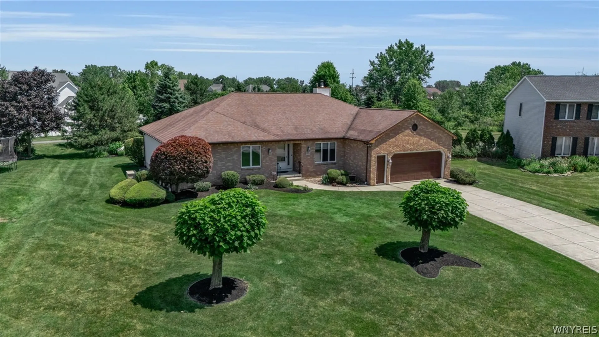 Property at 6195 Blossom Ct, Clarence, NY 14051 5