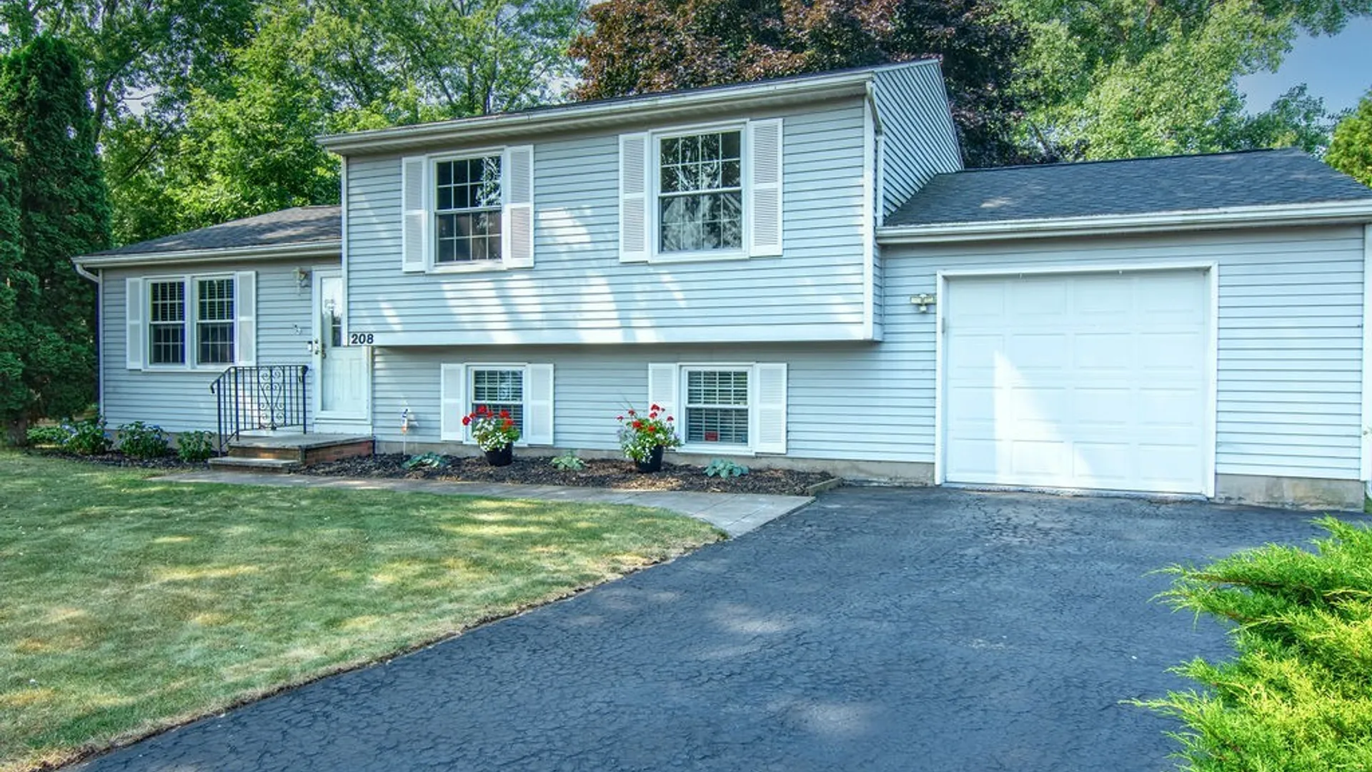 Property at 208 Rocky Road, Salina, NY 13090 40