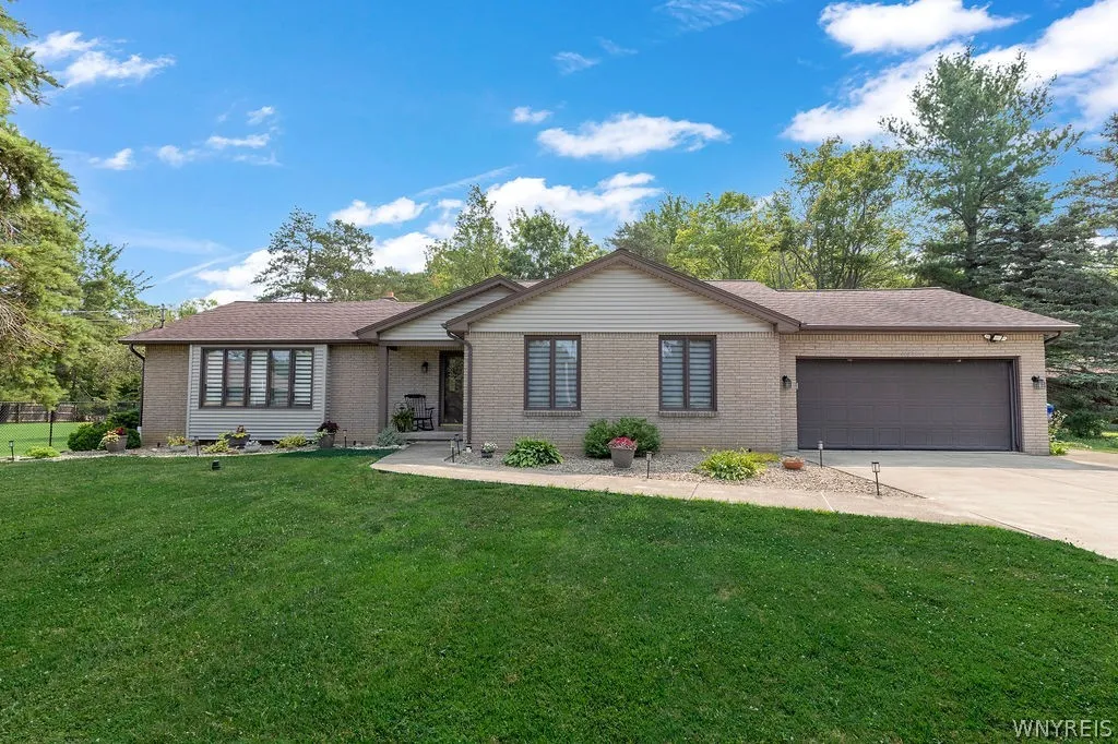 Property at 4627 Mckinley Parkway, Hamburg, NY 14075