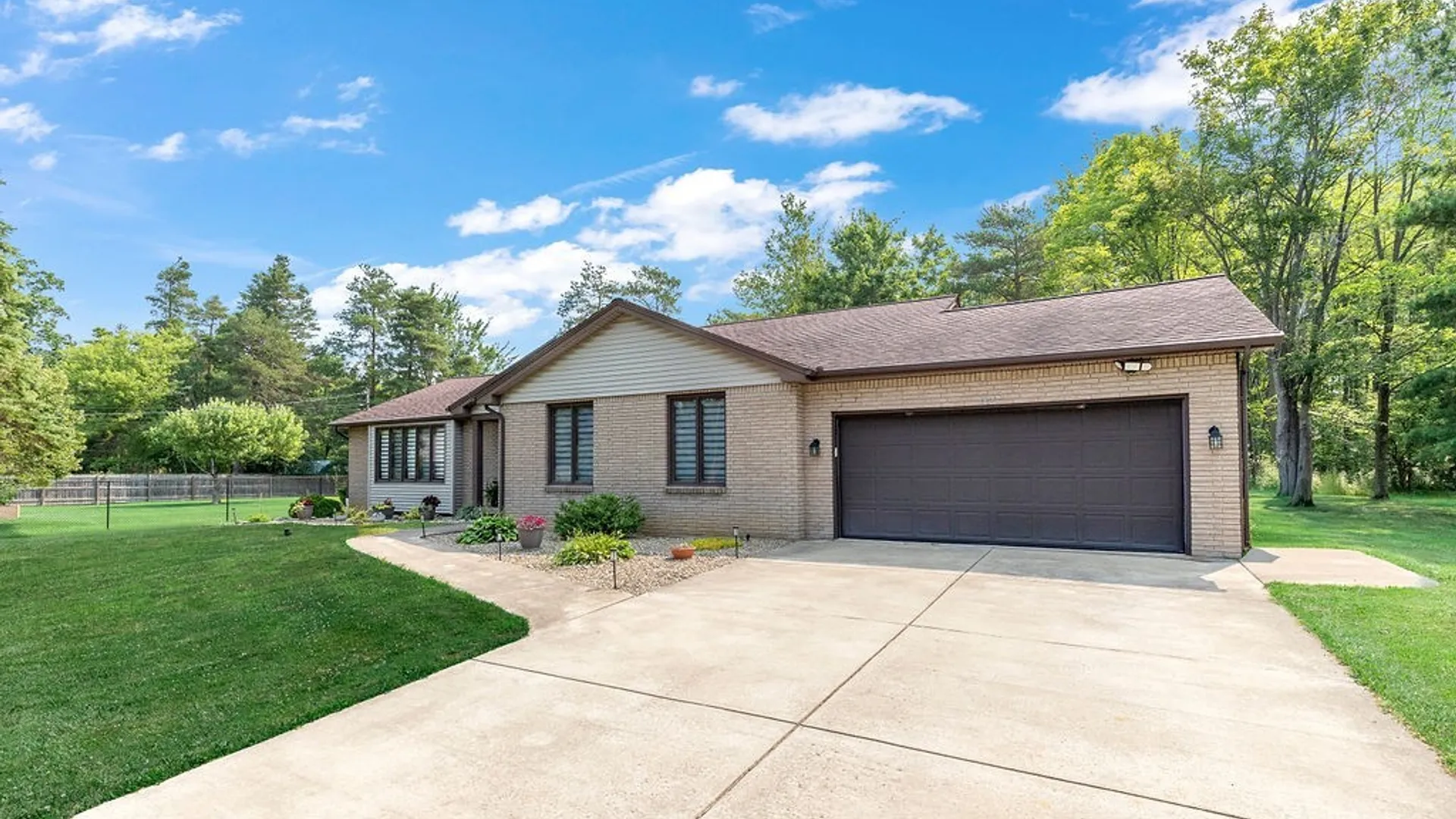 Property at 4627 Mckinley Parkway, Hamburg, NY 14075 4