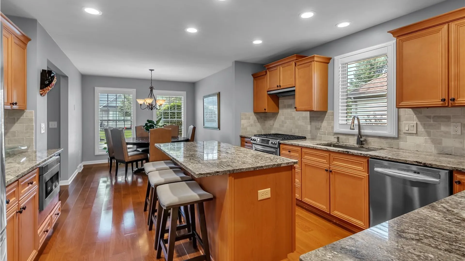 Property at 8059 Laurel Park Ln, Clarence, NY 14051 6
