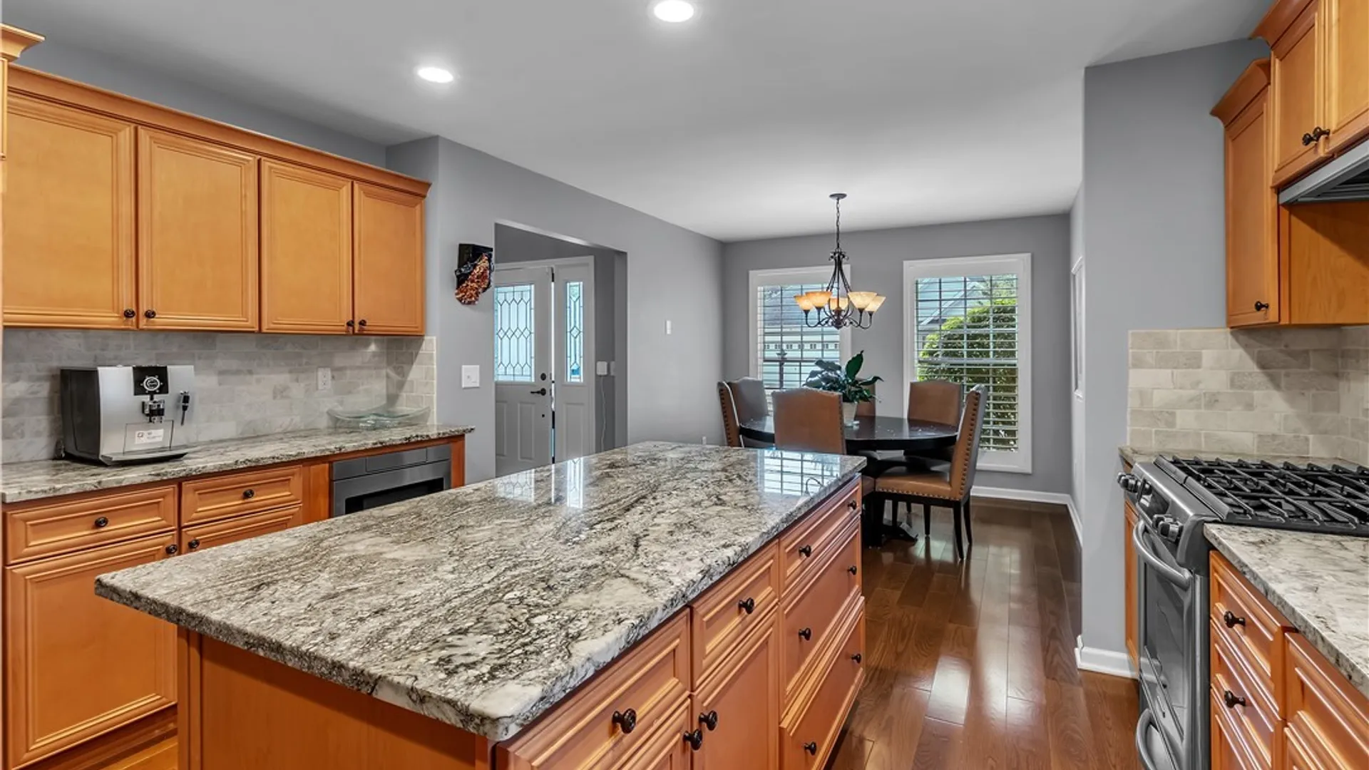 Property at 8059 Laurel Park Ln, Clarence, NY 14051 7