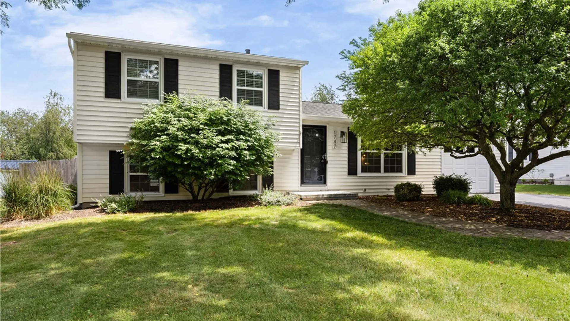 Property at 1747 Elmwood Circle, Farmington, NY 14425 2