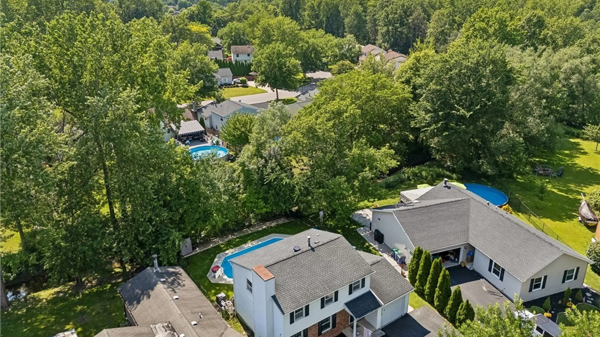 Property at 215 Brockmoore Drive, Amherst, NY 14051 45
