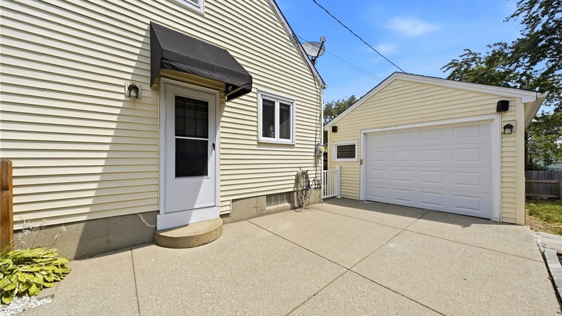 Property at 25 S Huxley Drive, Cheektowaga, NY 14225 38