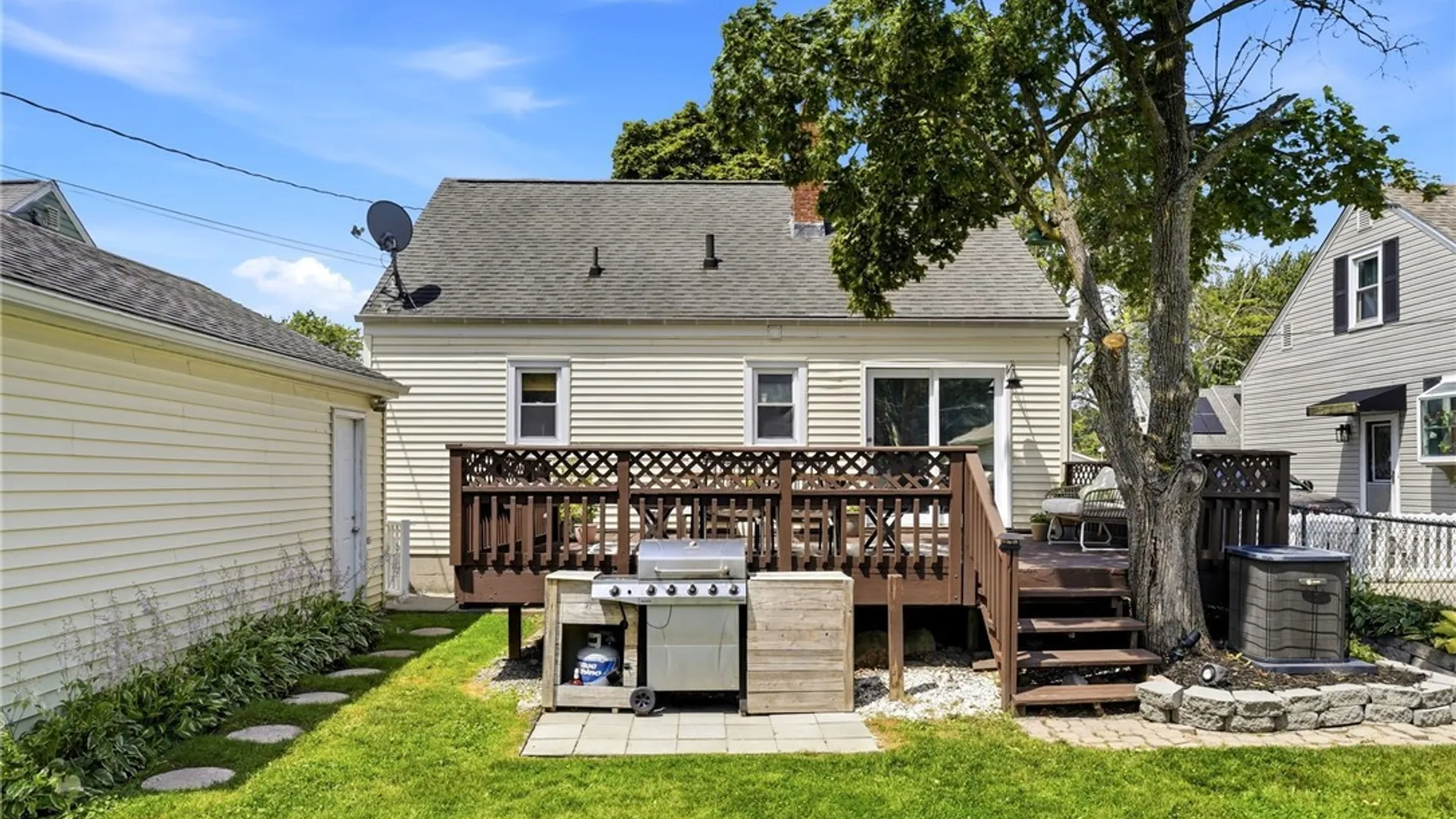 Property at 25 S Huxley Drive, Cheektowaga, NY 14225 41
