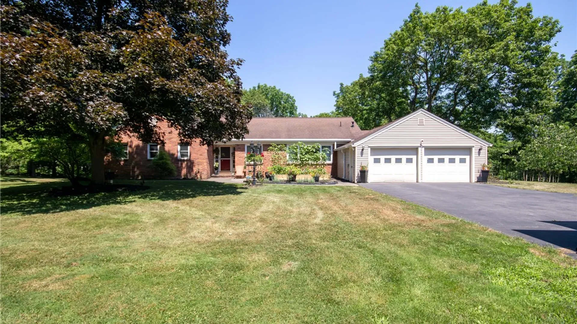 Property at 1201 Summit Dr, Arcadia, NY 14513 4