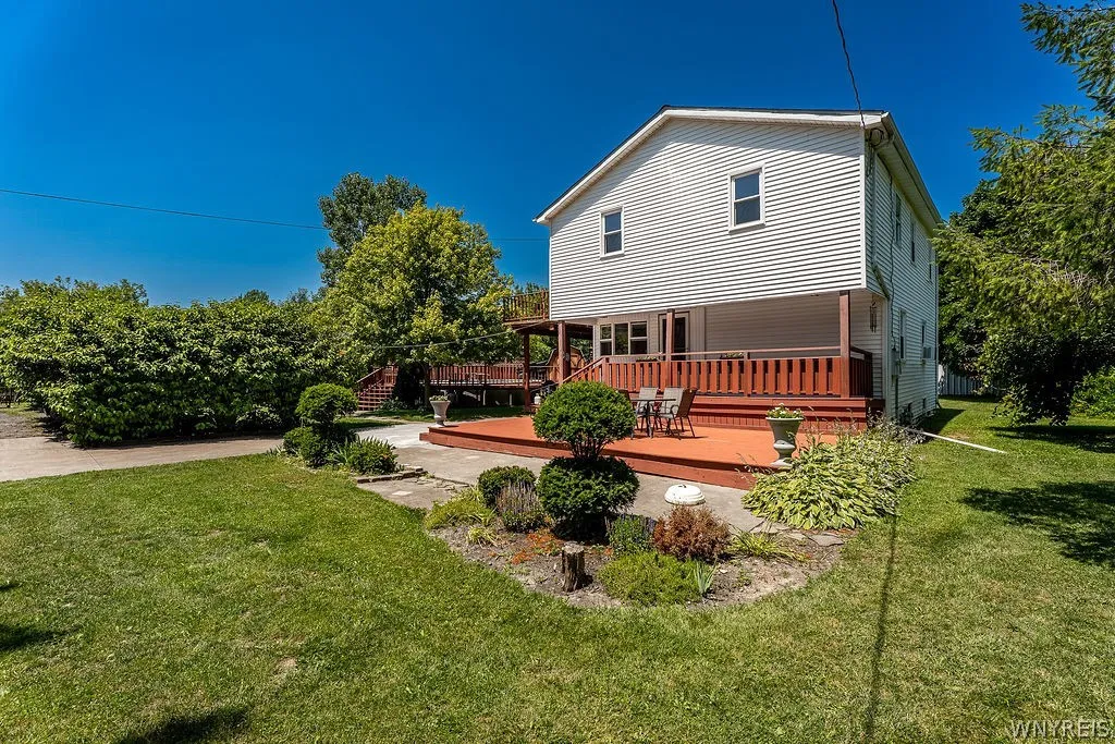 Property at 4015 Mapleton Road, Wheatfield, NY 14120
