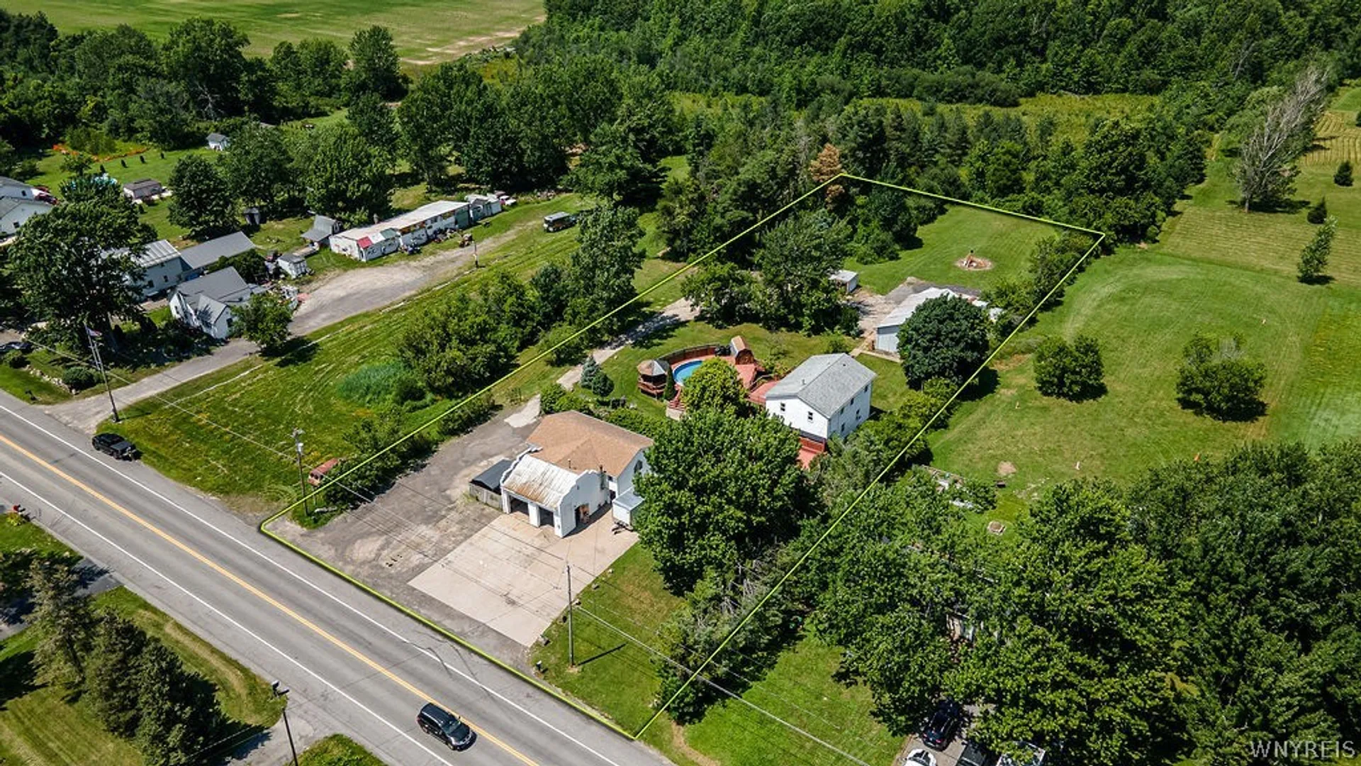 Property at 4015 Mapleton Road, Wheatfield, NY 14120 28