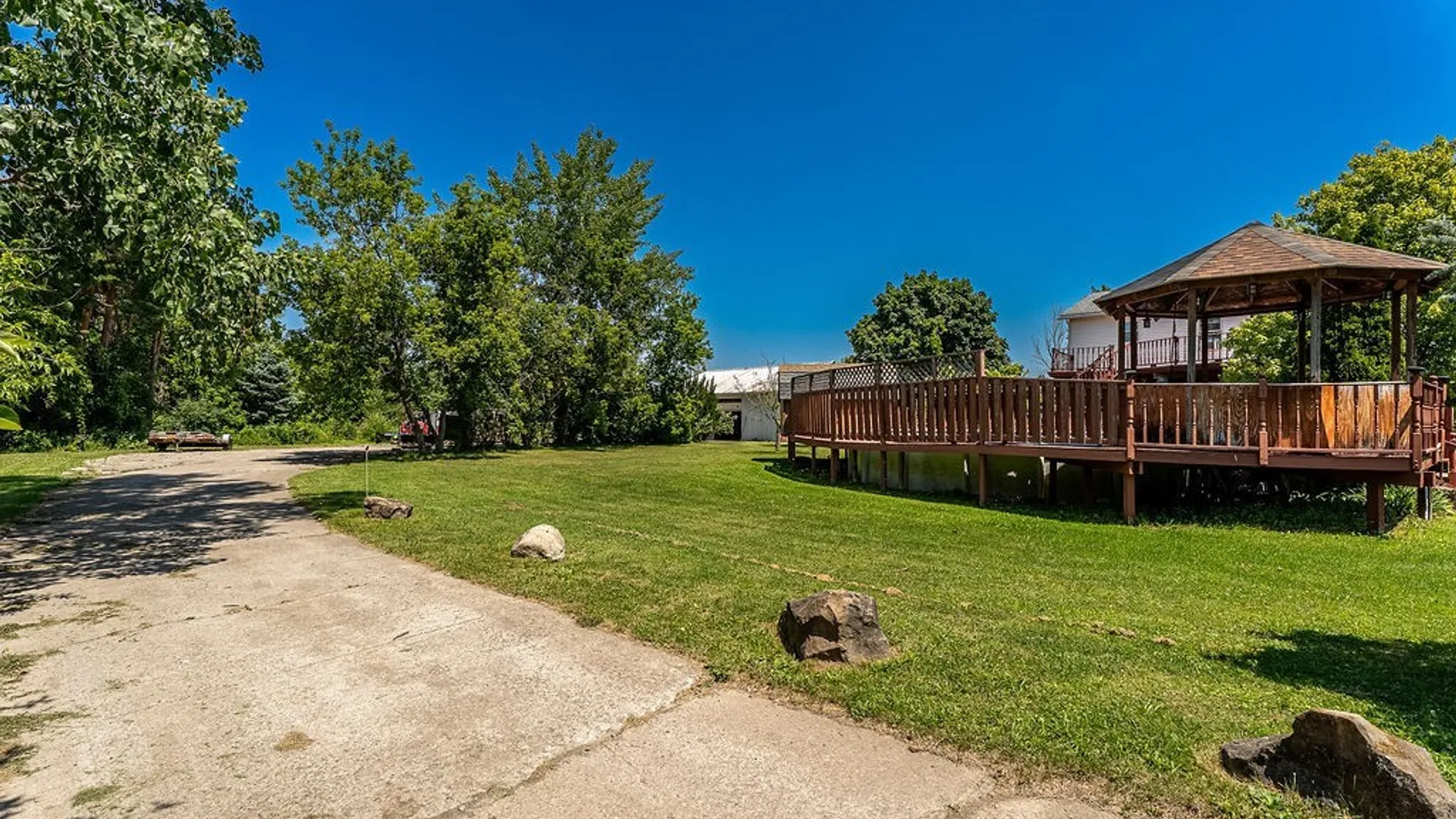 Property at 4015 Mapleton Road, Wheatfield, NY 14120 20