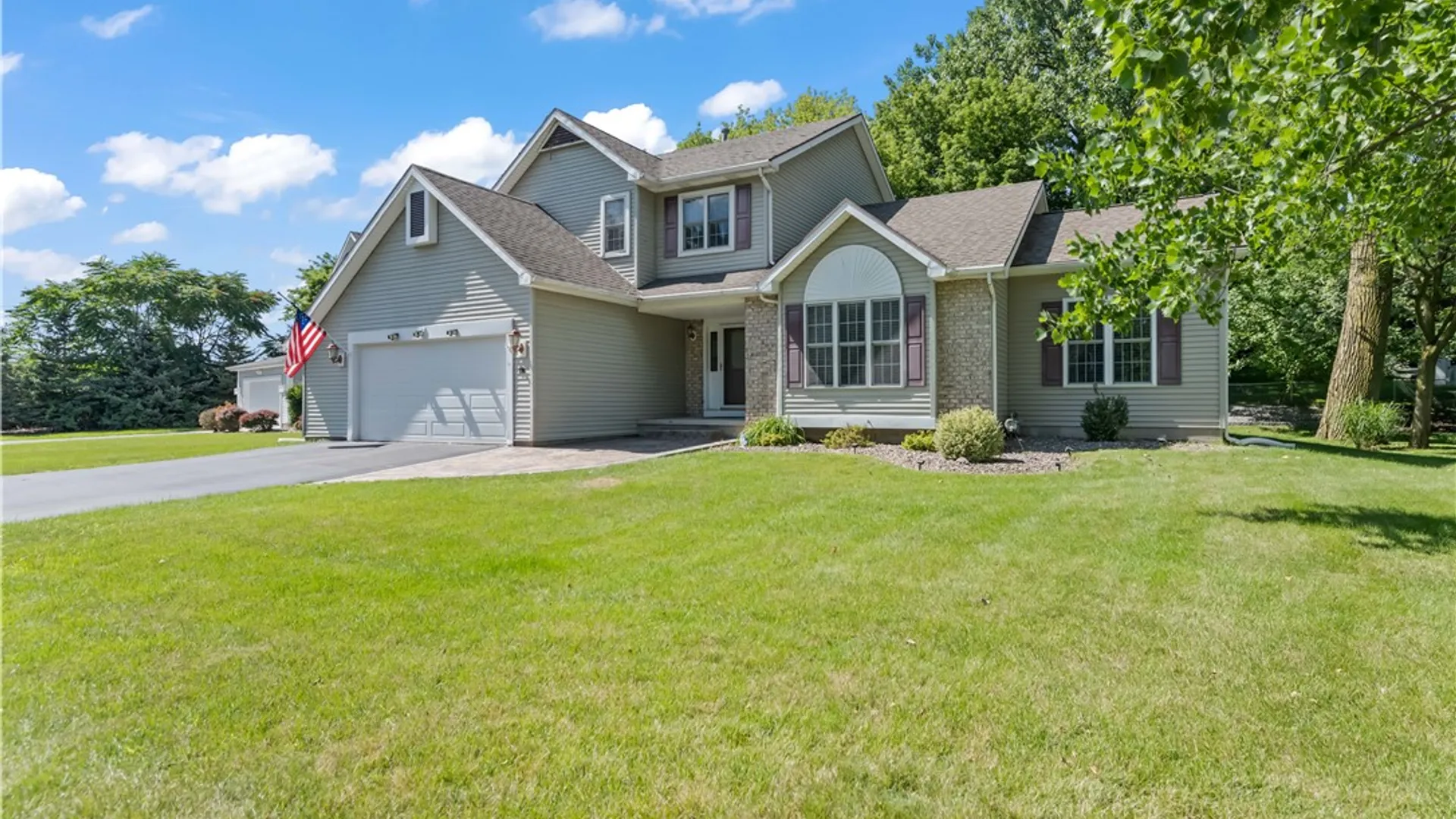 Property at 16 Wisteria Lane, Irondequoit, NY 14617 2