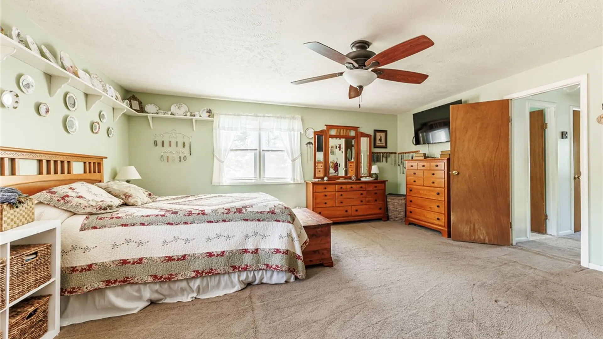Property at 653 Adeline Drive, Webster, NY 14580 24