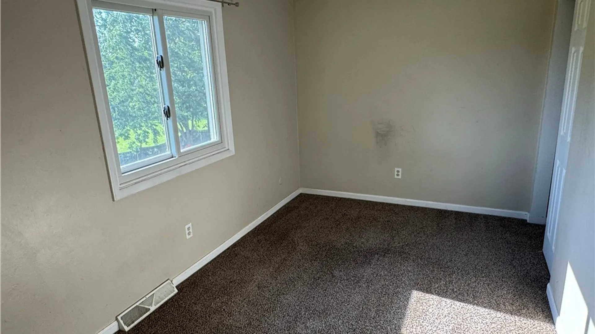 Property at 40 Sebring Drive, Cheektowaga, NY 14043 18