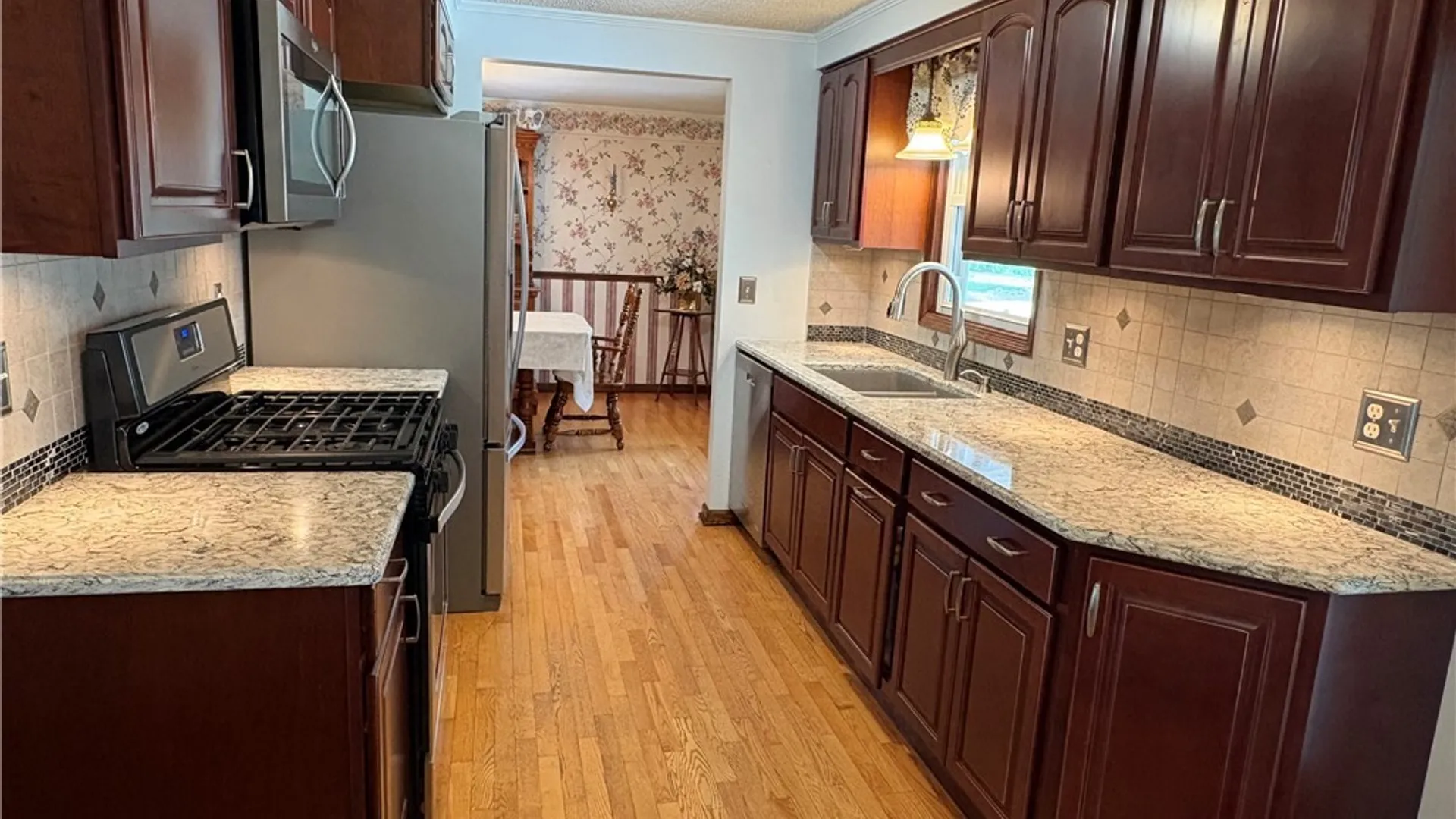 Property at 7 Birch Run, Orchard Park, NY 14127 3