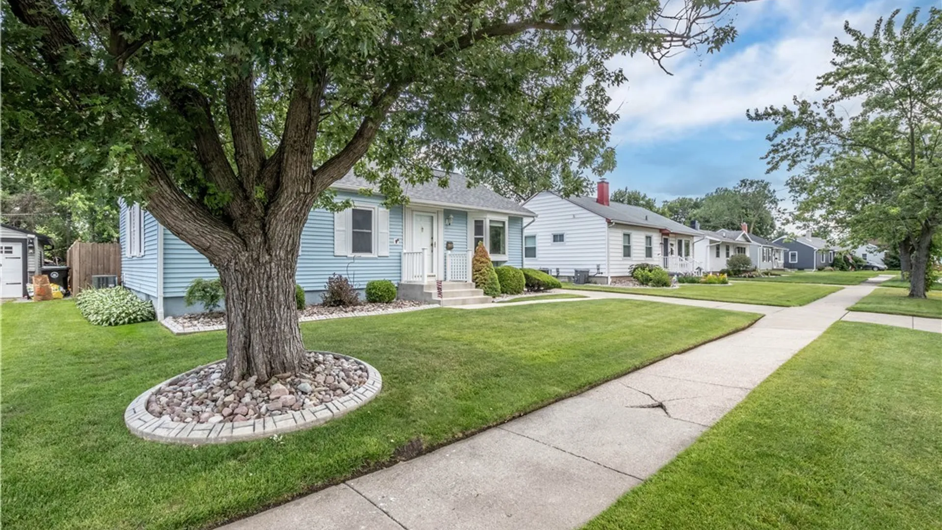 Property at 33 Westbourne Drive, Tonawanda, NY 14150 2