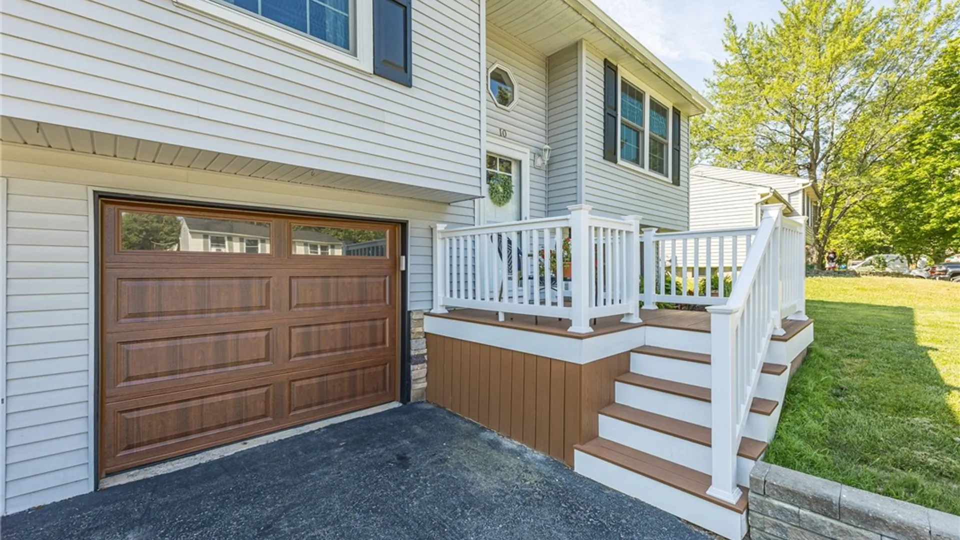 Property at 10 Coachlight Circle, Farmington, NY 14425 2