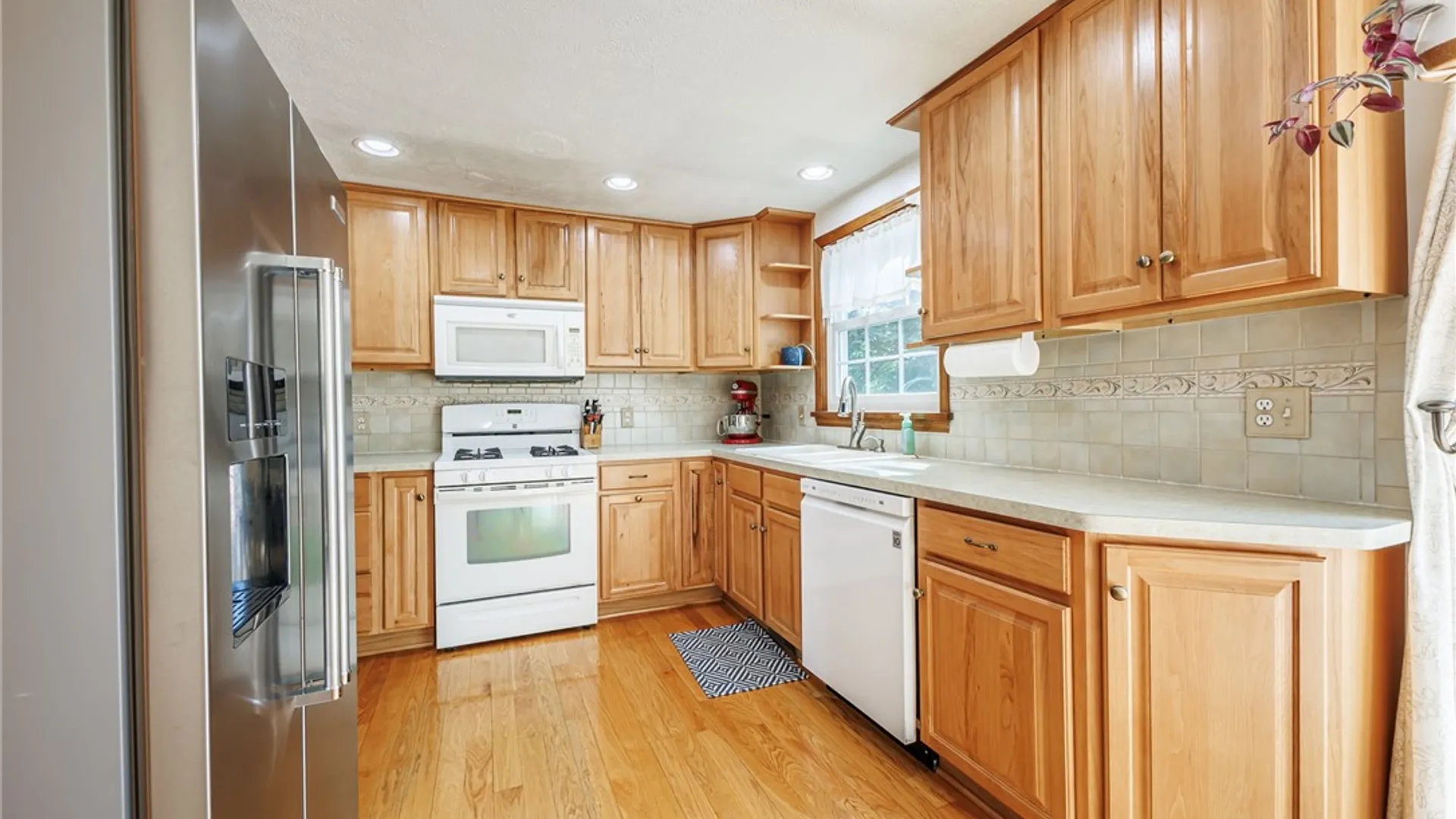 Property at 10 Coachlight Circle, Farmington, NY 14425 8