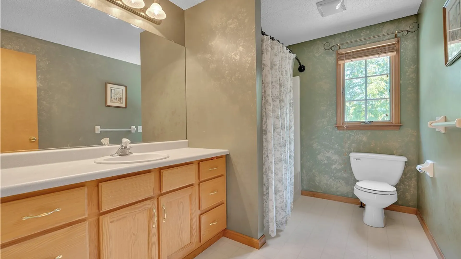Property at 75 Michael's Walk, Lancaster, NY 14086 29