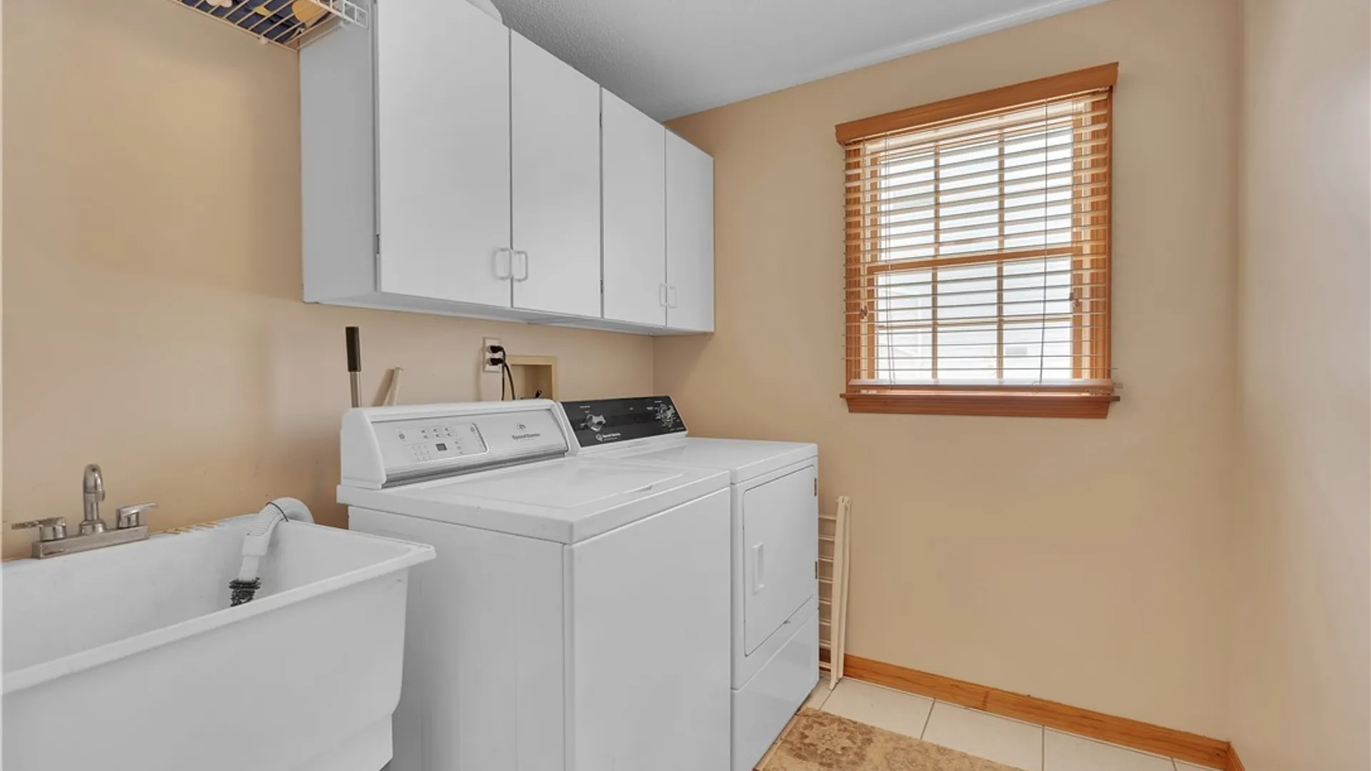 Property at 75 Michael's Walk, Lancaster, NY 14086 16